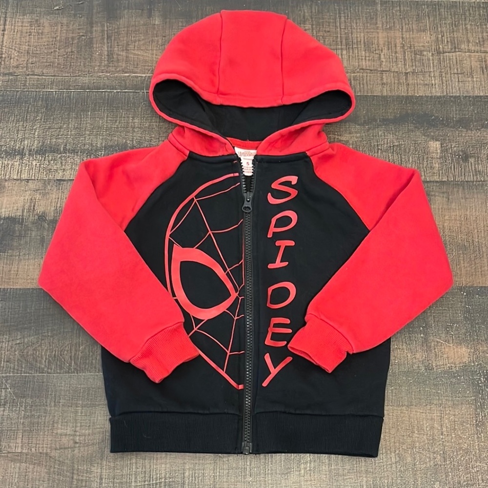 Boys size 5 Marvel Spiderman zip up hoodie